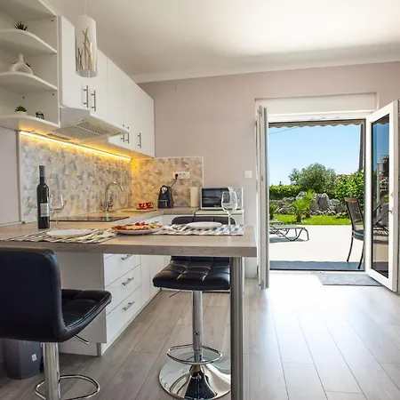 Omorfia Apartment *