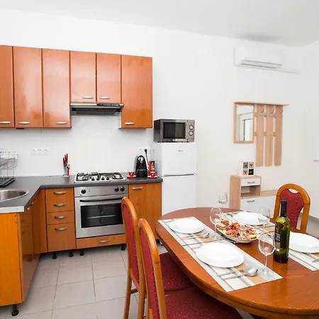 Apartment Omorfia *